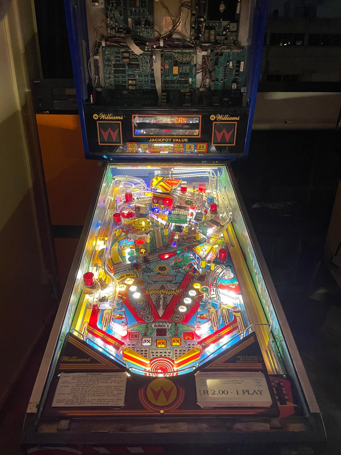 Earthshaker pinball Machine